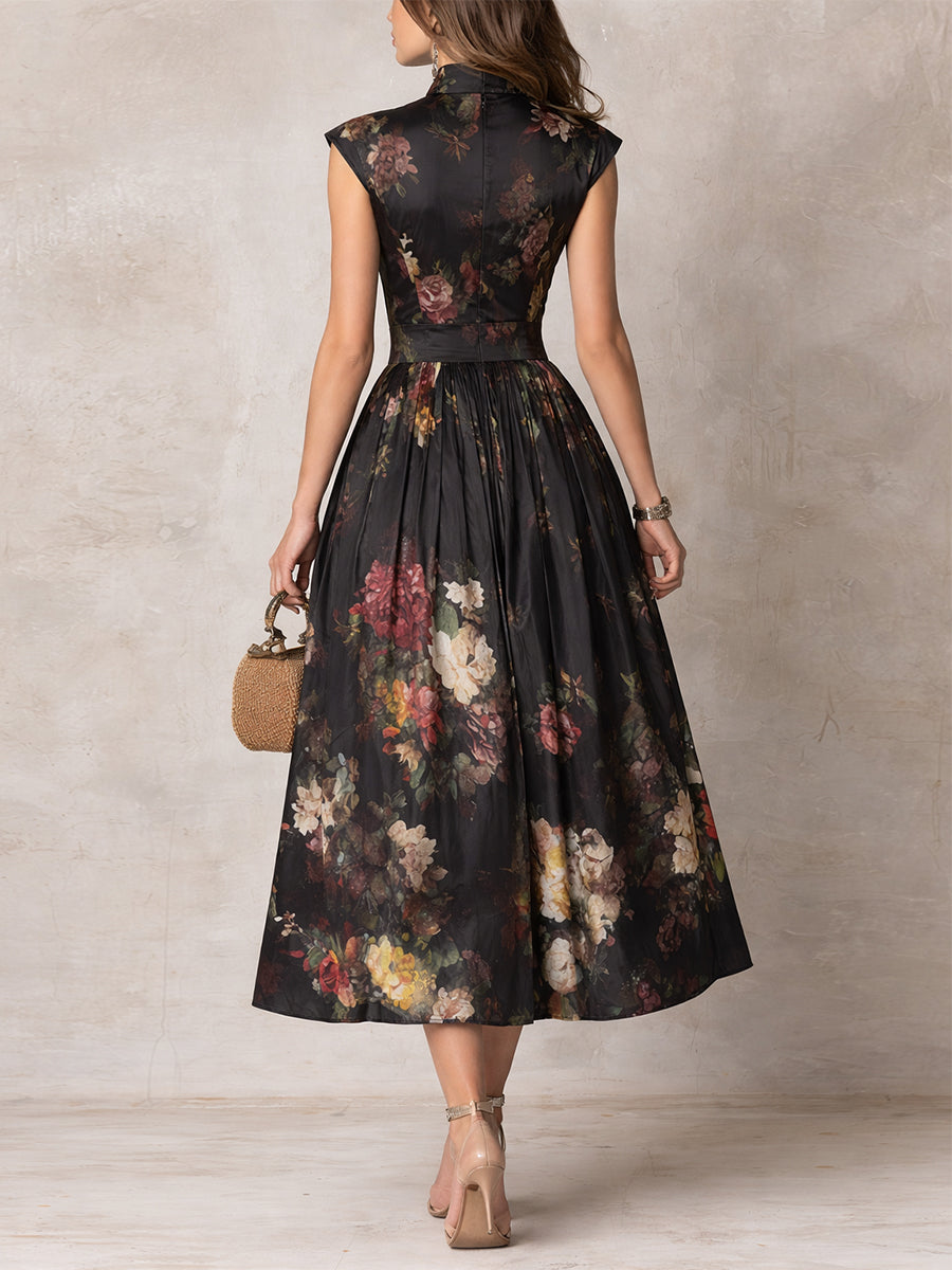 Violetta | Vestito midi nero in raso plissé con motivo floreale e colletto con foro a forma di chiave