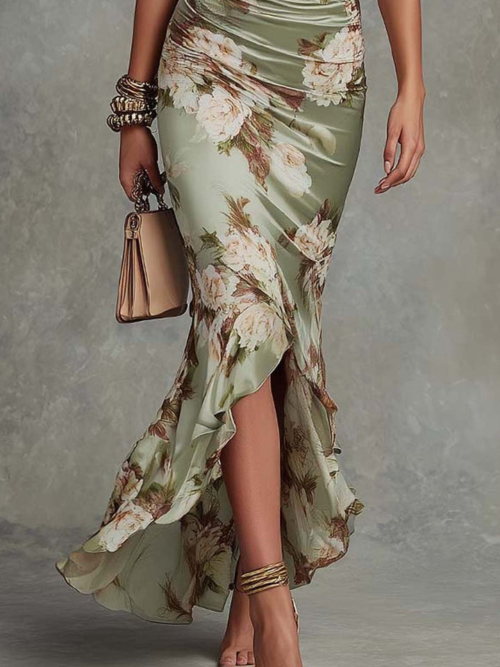 Anna | Abito lungo asimmetrico in satin verde con scollo a V, maniche a campana arricciate e motivo floreale