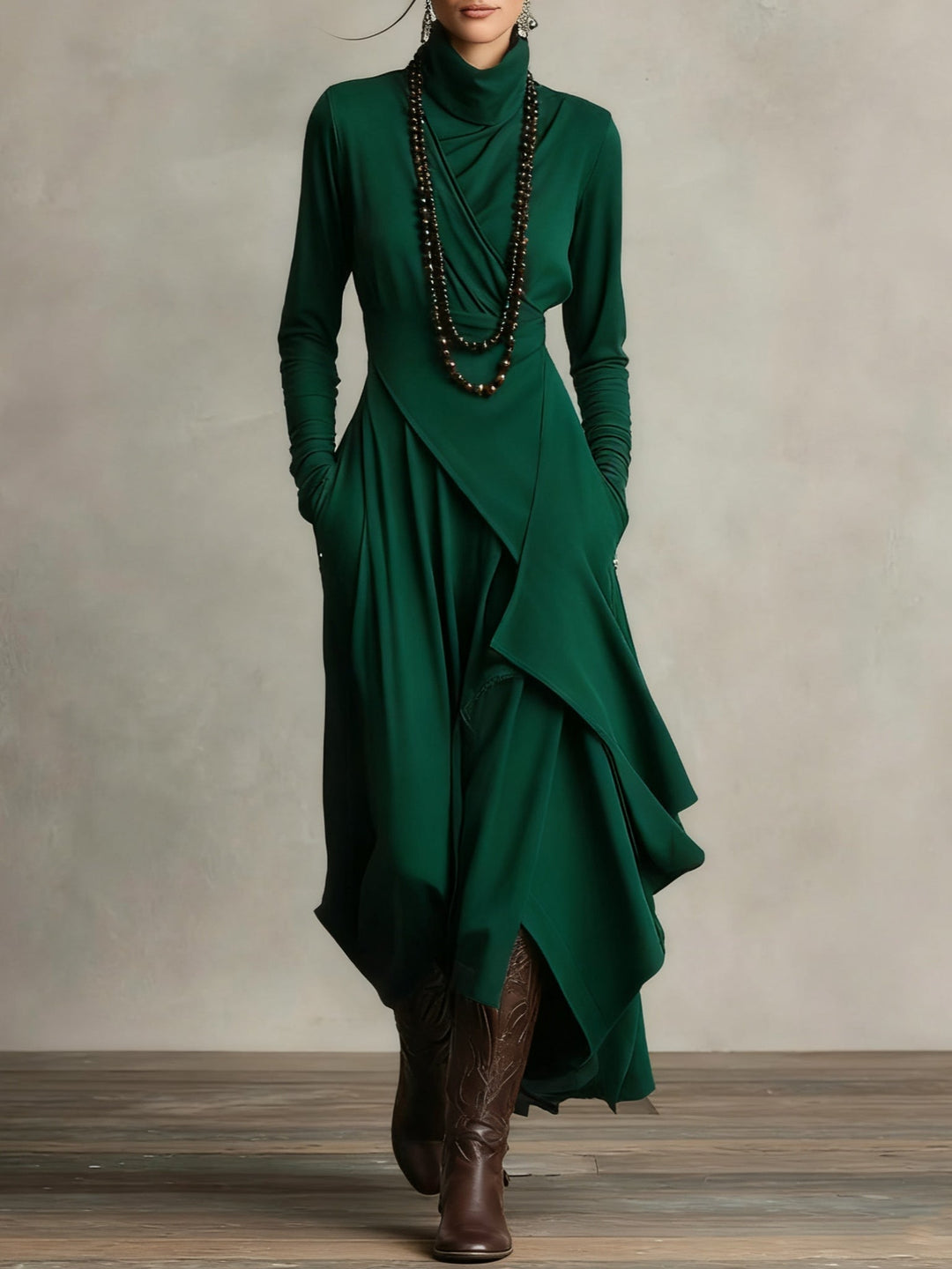 Aurelia · Vestito maxi plissettato asimmetrico con colletto alto